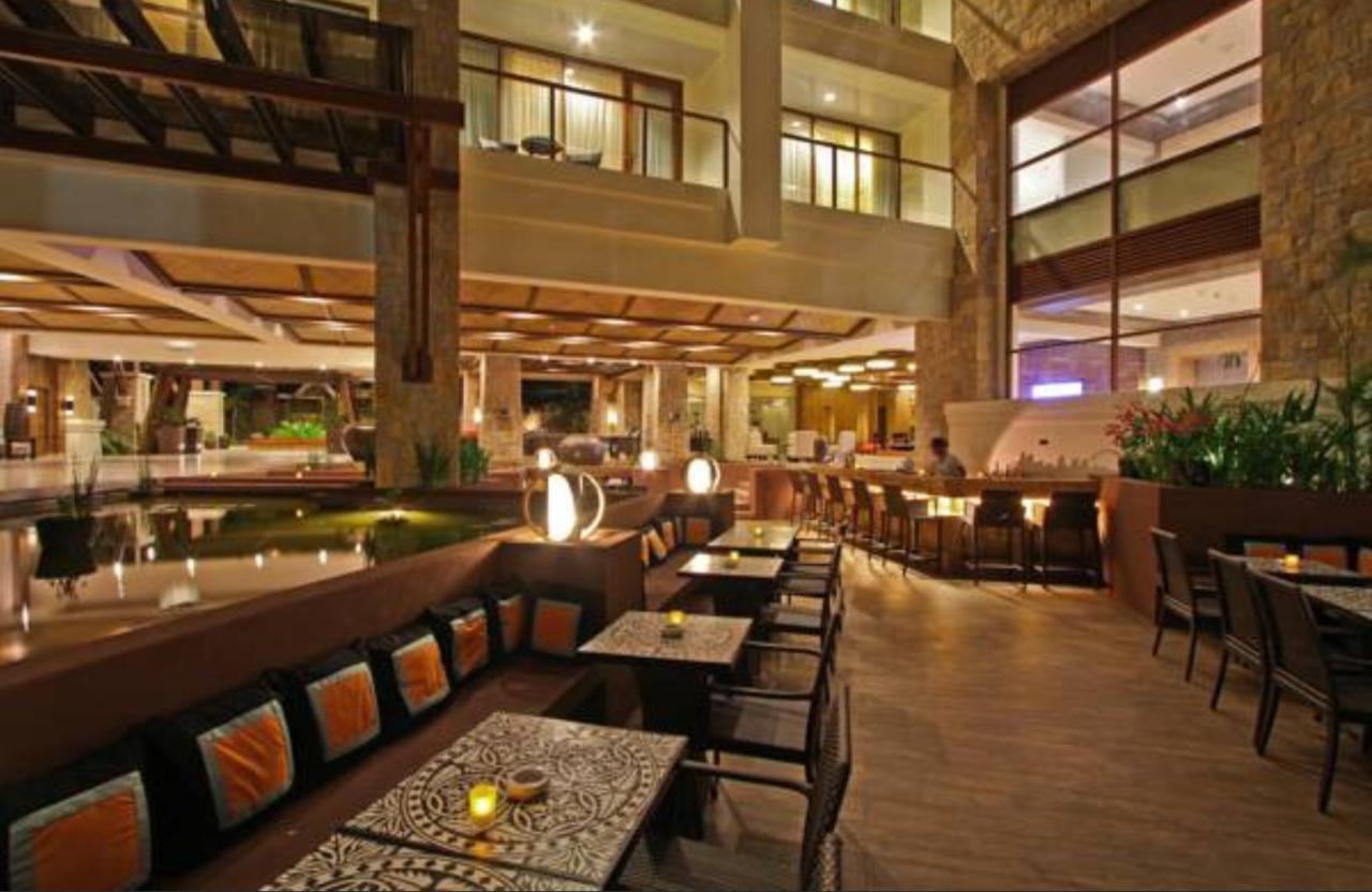 The Bellevue Resort Panglao Esterno foto The lobby of the hotel