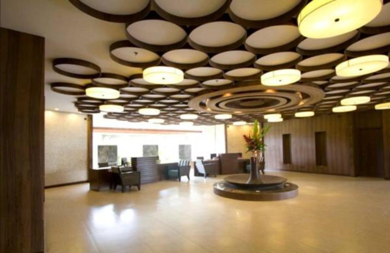 The Bellevue Resort Panglao Esterno foto The lobby of the hotel