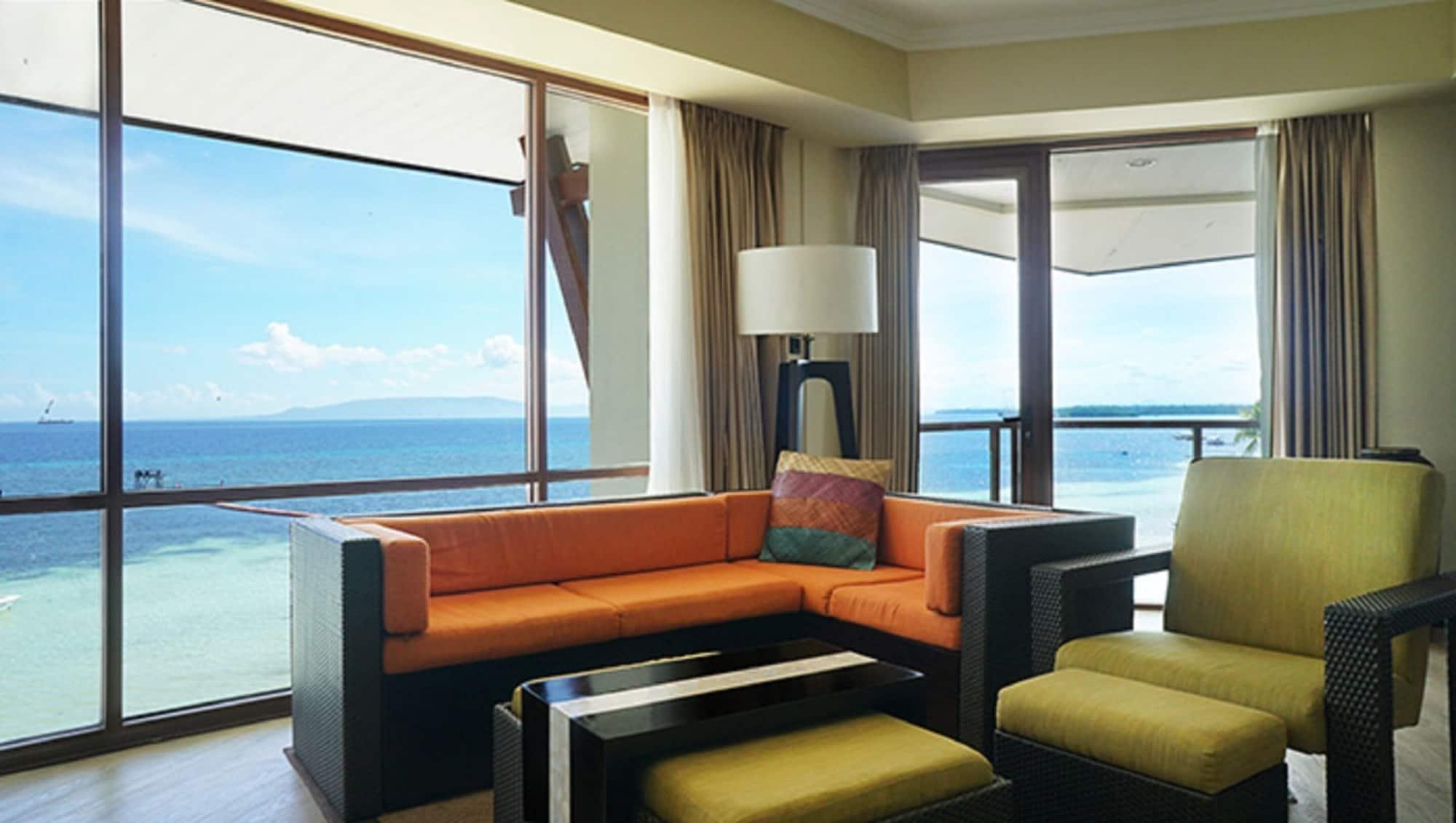 The Bellevue Resort Panglao Esterno foto A living room at the Shangri-La at the Fort