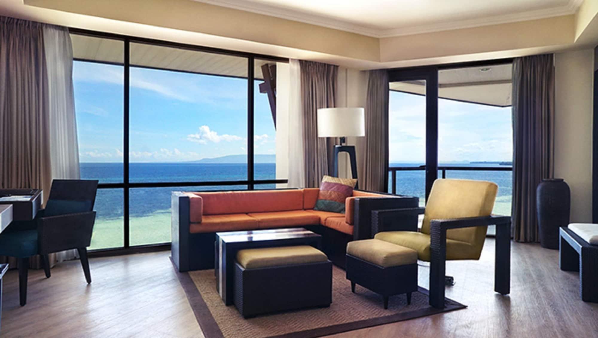 The Bellevue Resort Panglao Esterno foto Living room