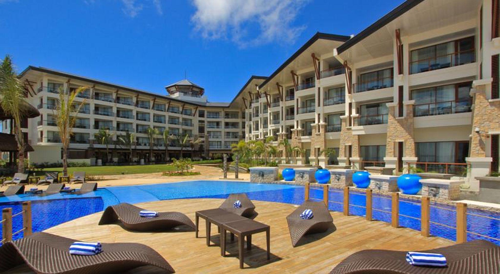 The Bellevue Resort Panglao Esterno foto The pool at the hotel