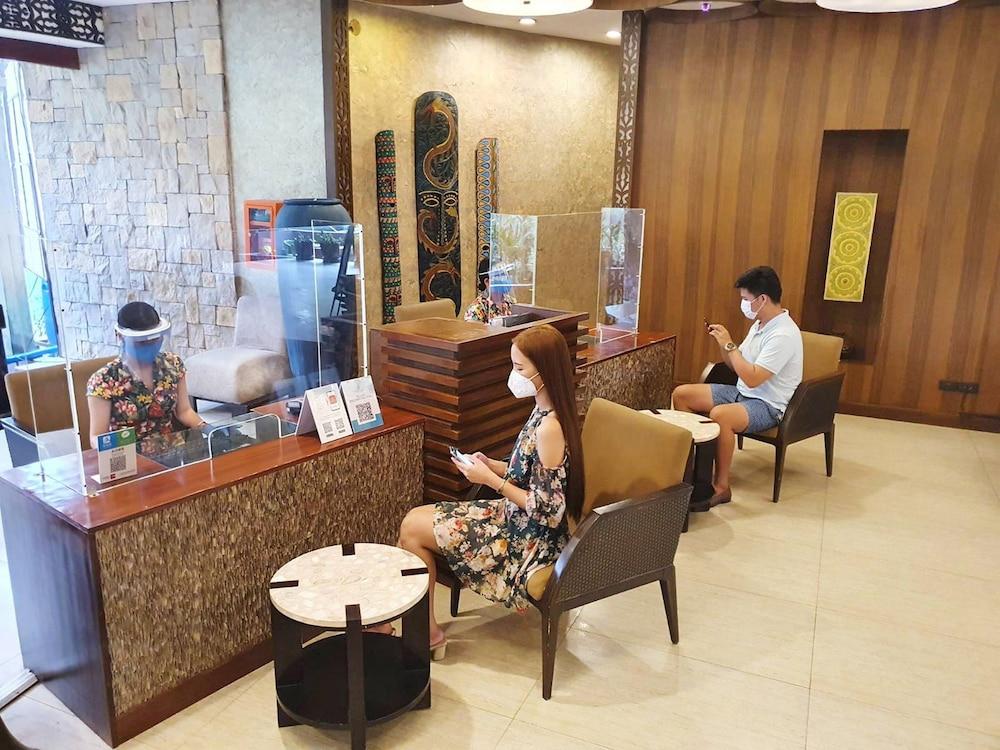 The Bellevue Resort Panglao Esterno foto The lobby of the hotel