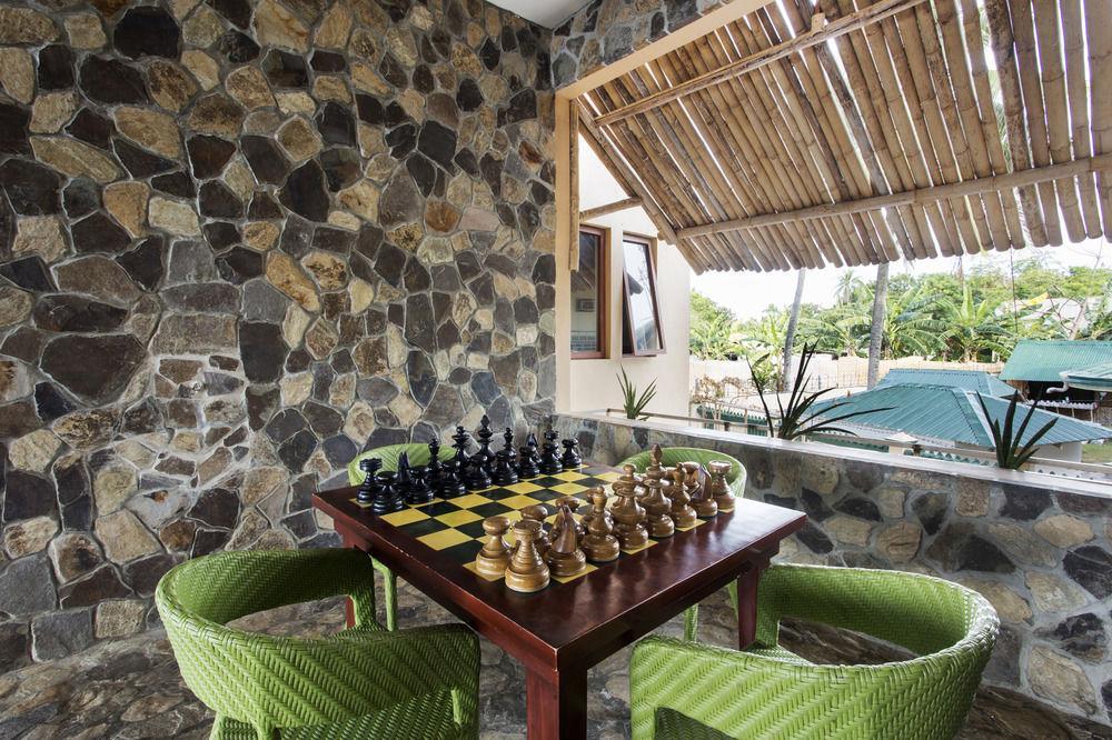 The Bellevue Resort Panglao Esterno foto A game of chess at the resort