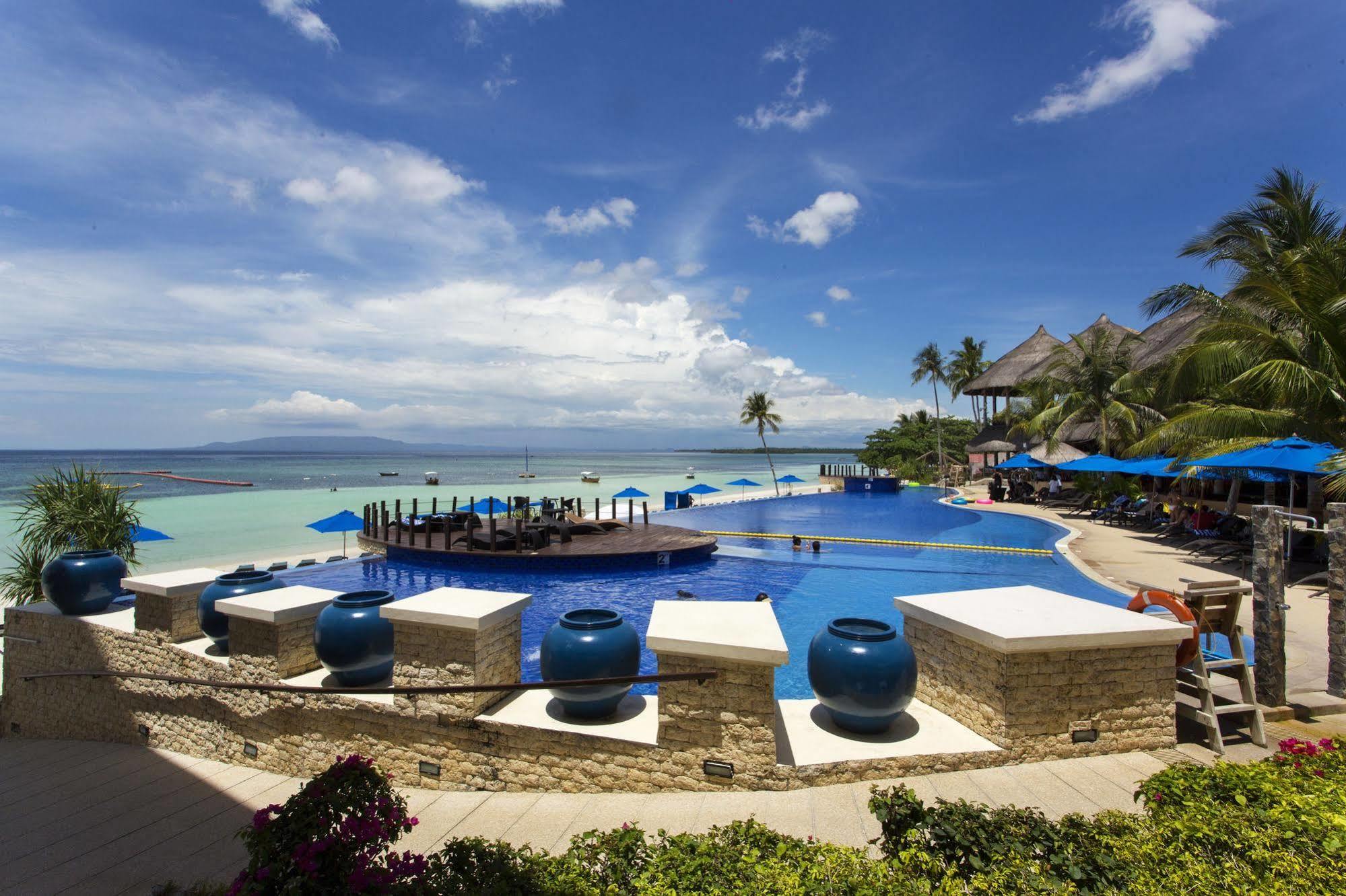 The Bellevue Resort Panglao Esterno foto The pool at the Shangri-La resort